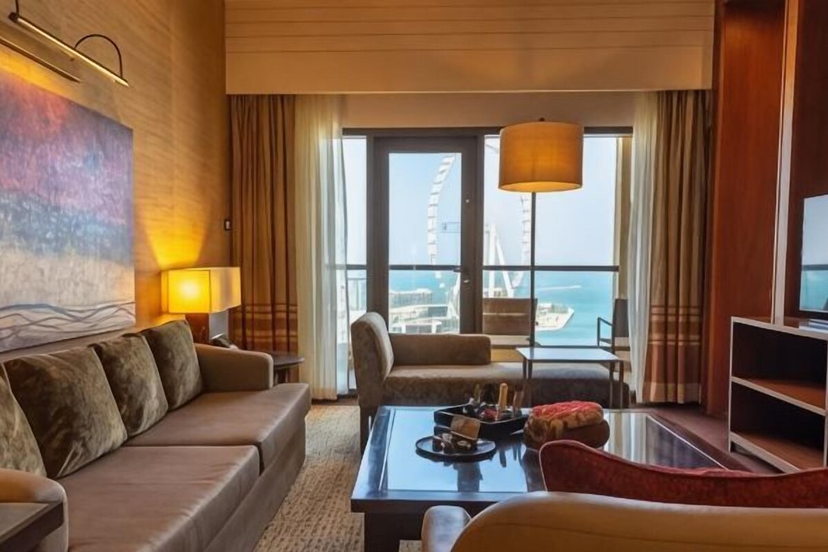 Sea Front One Bedroom Suite with Balcony and Lounge Access