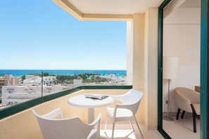 2 habitaciones, cubrecamas y minibar 