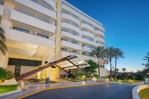 Front of property - Welikehotel Marfil Playa (Sant Llorenc des Cardassar)