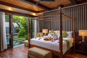 1 quarto, frigobar, cofres nos quartos, escrivaninha