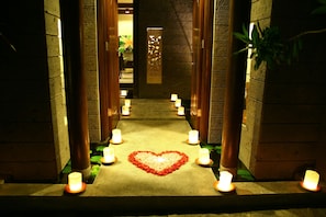 1 treatment room, massages
