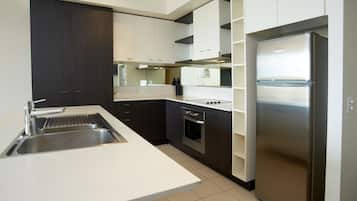 Refrigerador, microondas, placa de cocina, cafetera/tetera