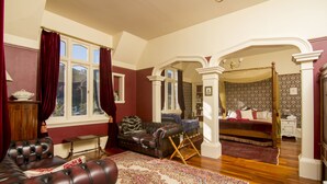 Premium bedding, down comforters, soundproofing - Boutique Hotel Warwick House (Nelson)