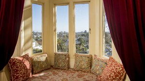 Deluxe Suite | Premium bedding, down comforters, soundproofing - Boutique Hotel Warwick House (Nelson)