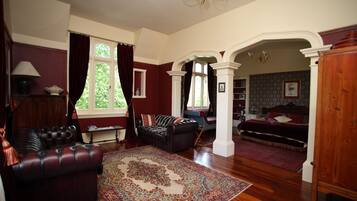 Een smart-tv en een dvd-speler