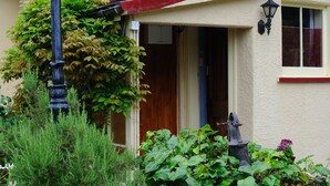 Standard Double Room | Garden view - Boutique Hotel Warwick House (Nelson)