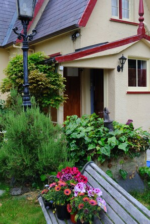 Standard Double Room | Garden view
