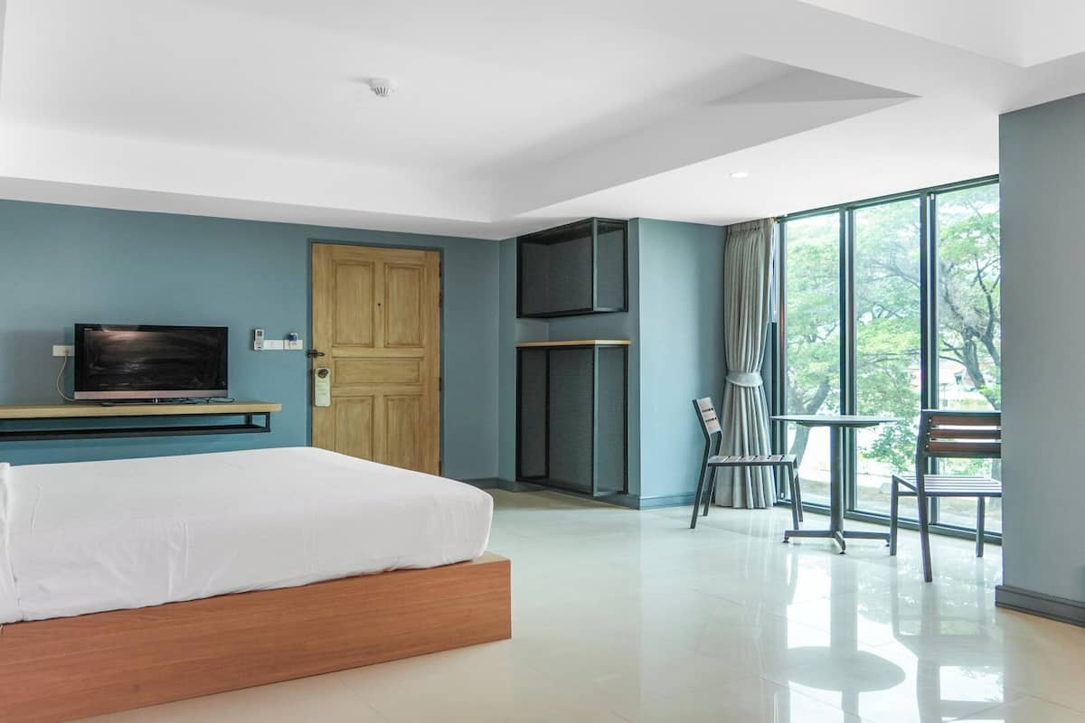 Premium bedding, Select Comfort beds, minibar, in-room safe