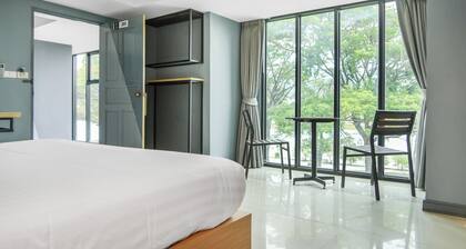 Nora Lakeview Hotel