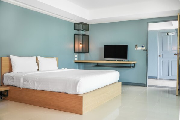 Deluxe Lake View | Premium bedding, Select Comfort beds, minibar, in-room safe