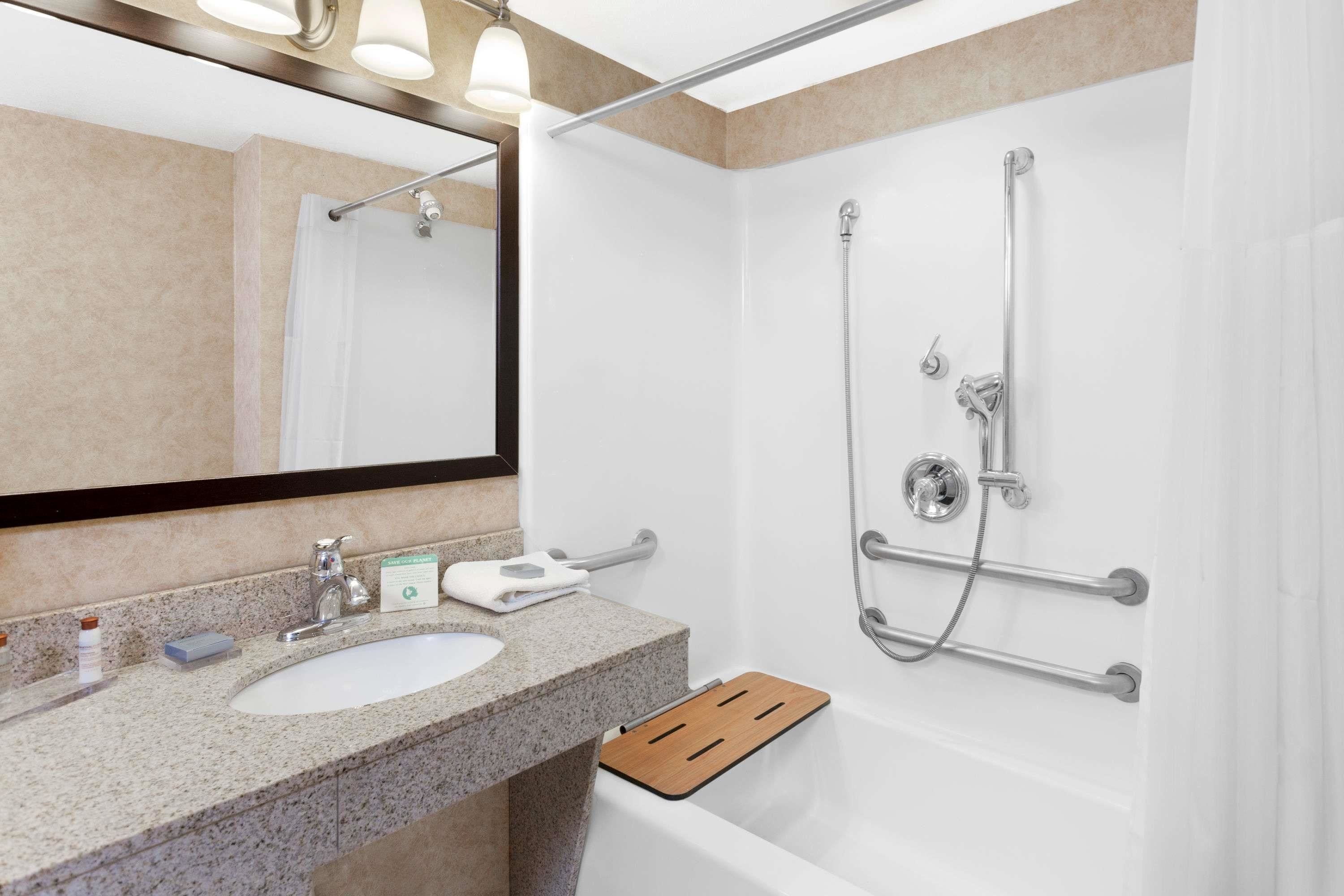 combined shower/bathtub, free toiletries, hair dryer, towels