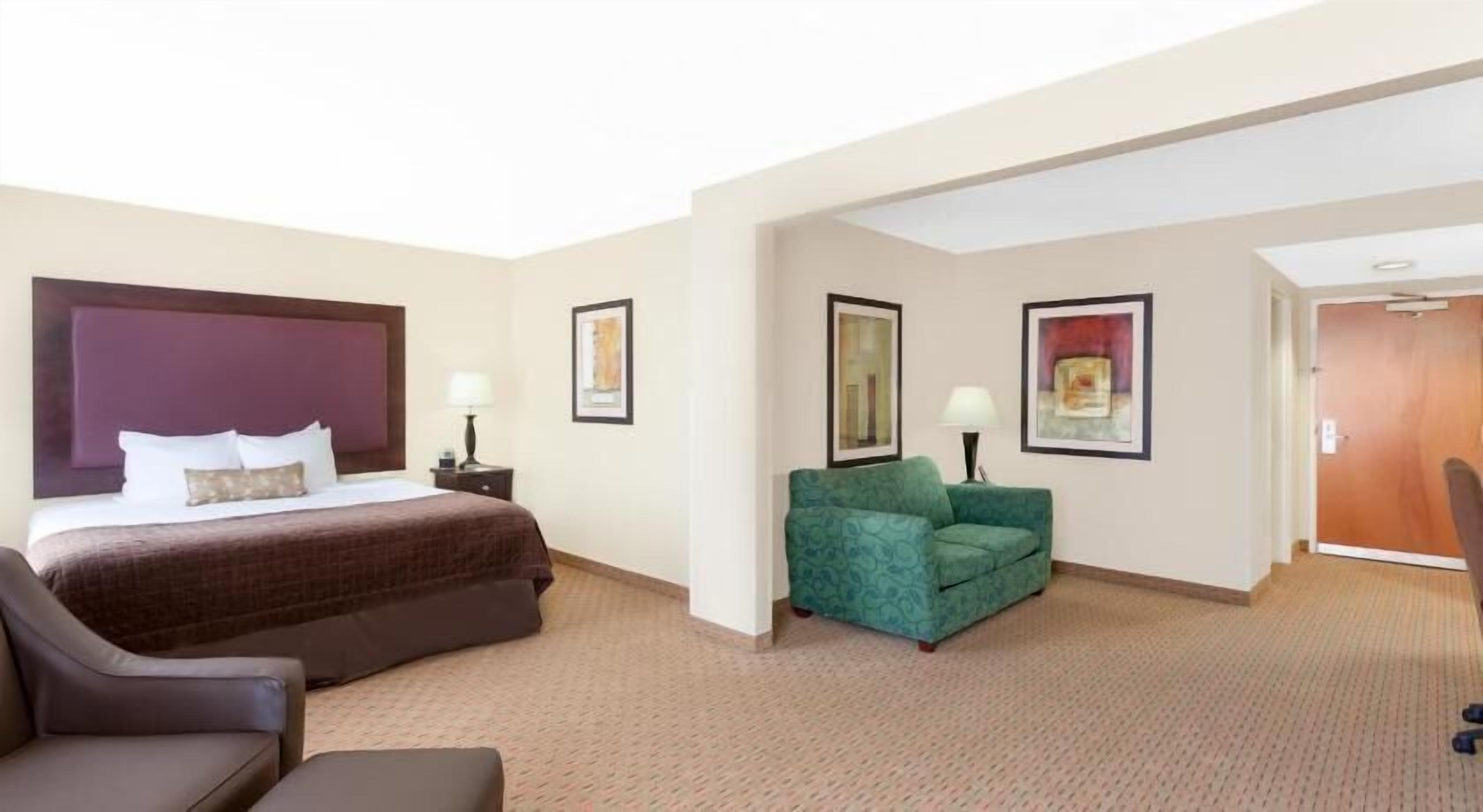 Premium bedding, in-room safe, desk, soundproofing