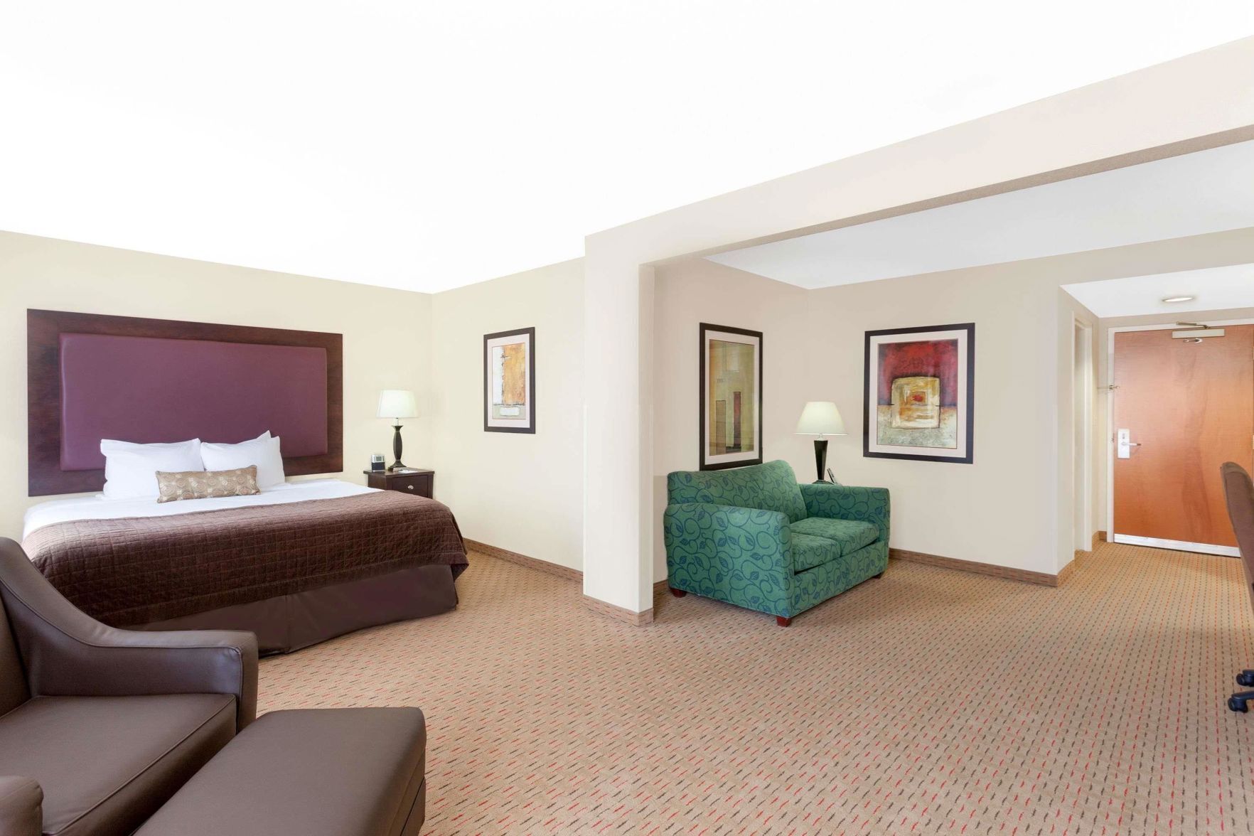 Premium bedding, in-room safe, desk, soundproofing