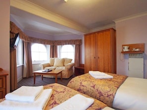 Superior Twin Room, Sea View | Desk, iron/ironing board, free WiFi, bed sheets - Chatsworth Hotel - Worthing (Worthing)