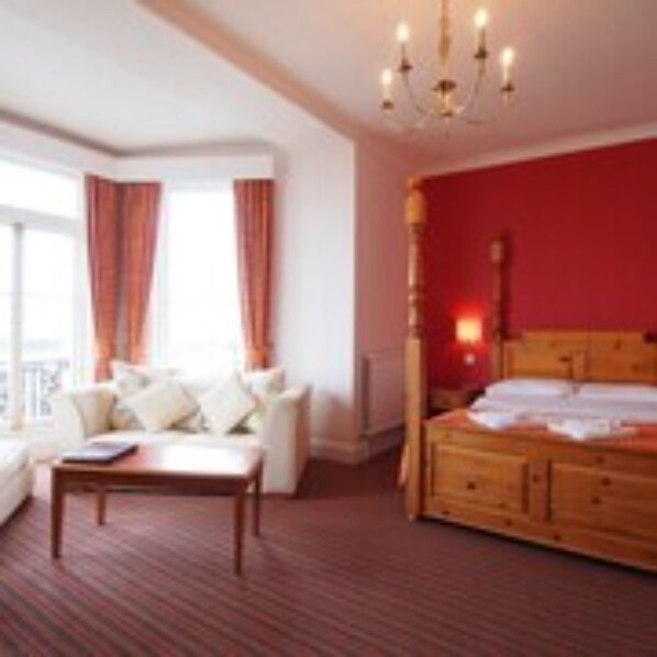 Superior Double Room, Sea View | Desk, iron/ironing board, free WiFi, bed sheets - Chatsworth Hotel - Worthing (Worthing)