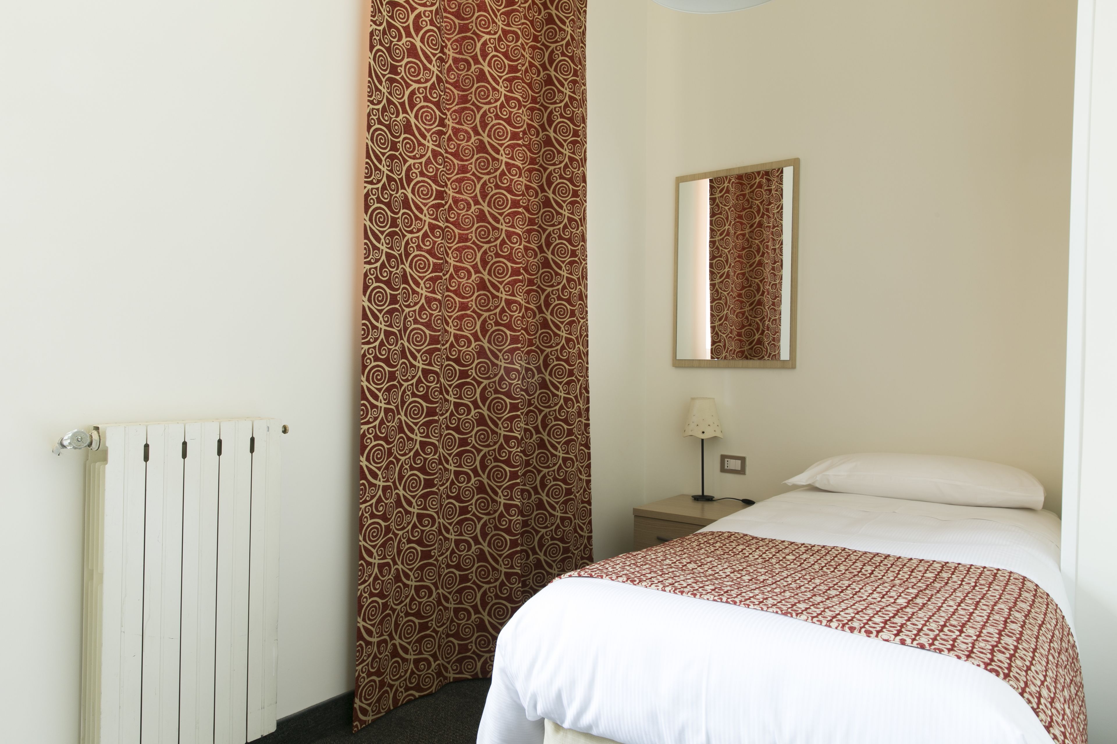 standard single room | hypo-allergenic bedding, in-room safe, desk, free wifi