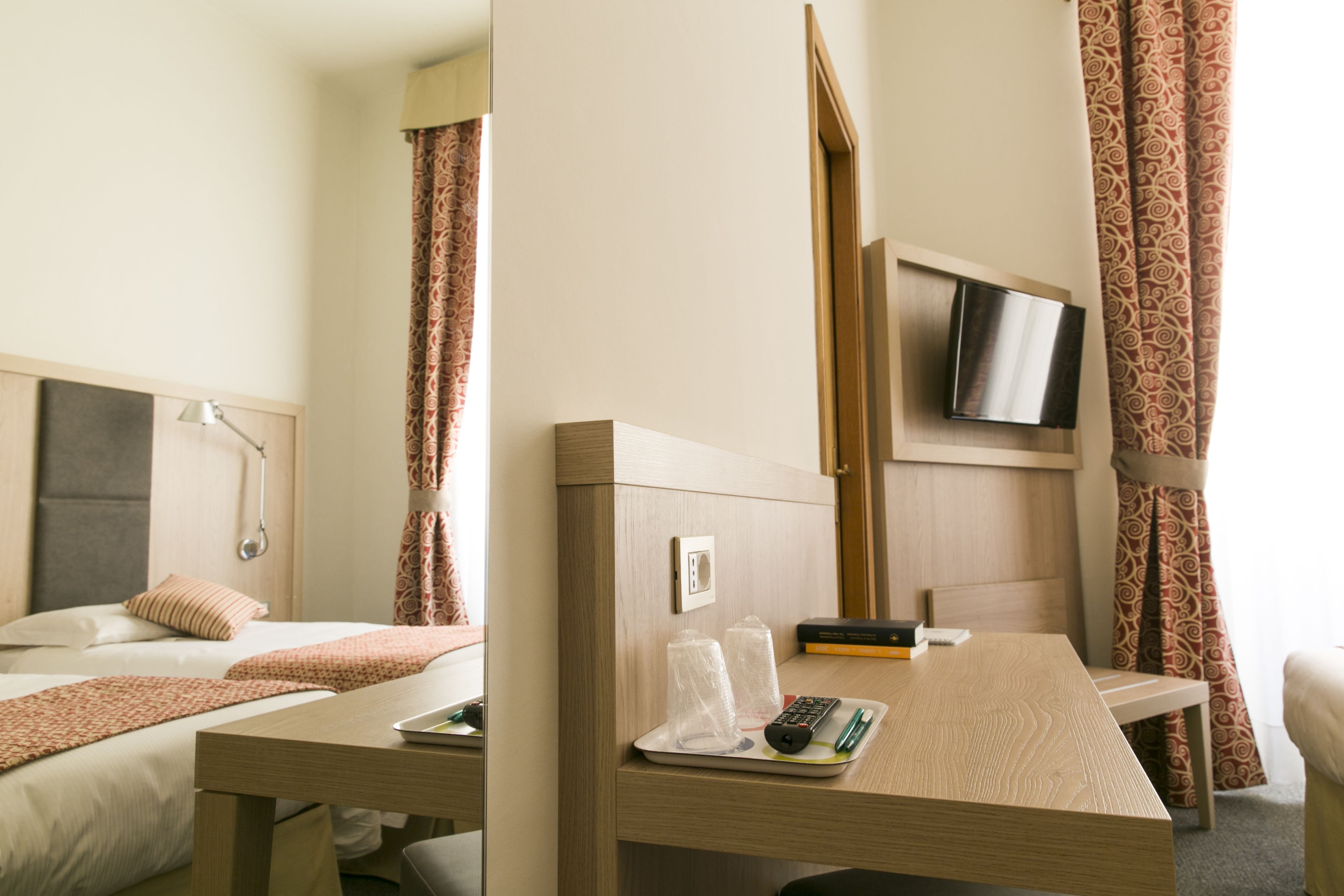 standard double or twin room | hypo-allergenic bedding, in-room safe, desk, free wifi