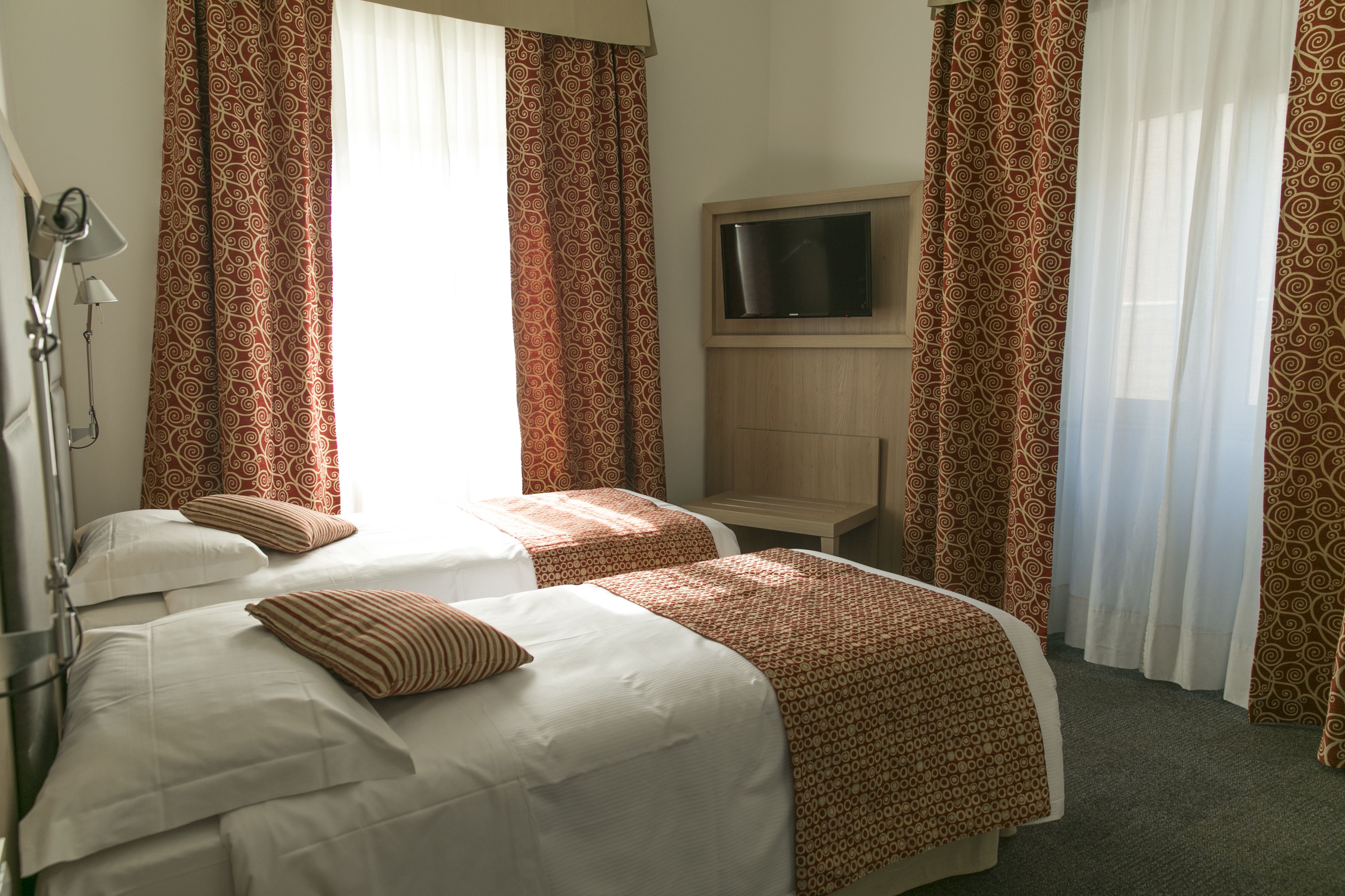 triple room | hypo-allergenic bedding, in-room safe, desk, free wifi