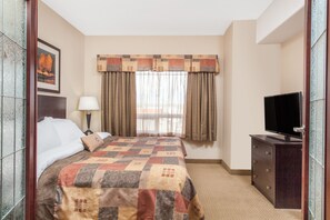 Suite, 1 King Bed with Sofa bed, Non Smoking