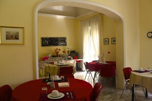 Free daily buffet breakfast - Aedes Resort (Lecce)