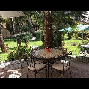 Outdoor dining - Aedes Resort (Lecce)
