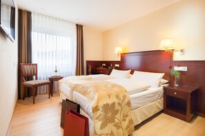 Hypo-allergenic bedding, minibar, in-room safe, individually decorated - Hotel Marburger Hof (Marburg)