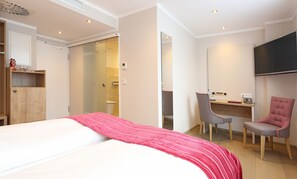 Standard Double Room Plus (street side) - Hotel Marburger Hof (Marburg)