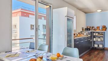 Tägliches Frühstücksbuffet gegen Gebühr