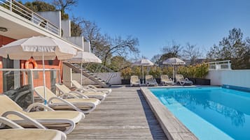Seasonal outdoor pool, sun loungers