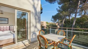 Superior Apartment, 1 Bedroom, Balcony (4 People) | Desk, soundproofing, iron/ironing board, free cots/infant beds