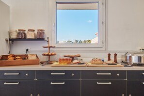 Daily buffet breakfast for a fee - Appart Hotel Odalys City Antibes Olympe (Antibes)