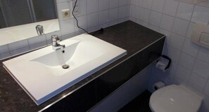 淋浴設備、吹風機、毛巾