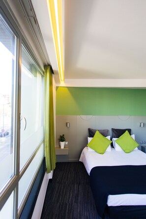 Escritorio, sistema de insonorización, cunas (de pago)