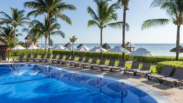 4 outdoor pools, pool umbrellas, sun loungers