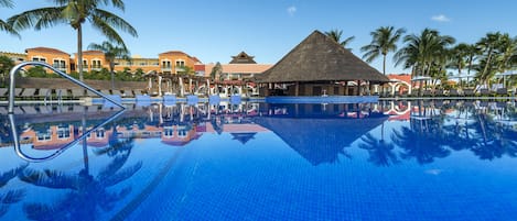 Poolside bar