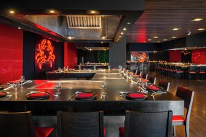 8 restaurants, breakfast, dinner served; local and international cuisine