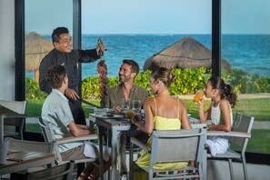 8 restaurants, serveren ontbijt, lokale en internationale gerechten