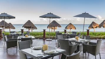 10 restaurants, breakfast served, local and international cuisine