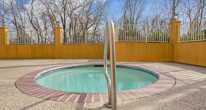 La Quinta Inn & Suites by Wyndham Pearland - Houston South