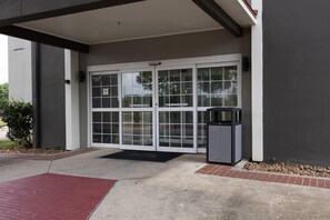 Exterior - La Quinta Inn & Suites by Wyndham Pearland - Houston South (Pearland)