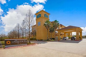 Exterior - La Quinta Inn & Suites by Wyndham Pearland - Houston South (Pearland)