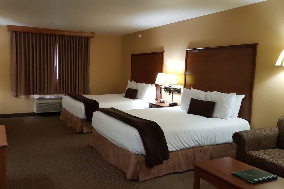 standard suite, multiple beds, non smoking | premium bedding, pillow-top beds, in-room safe, desk