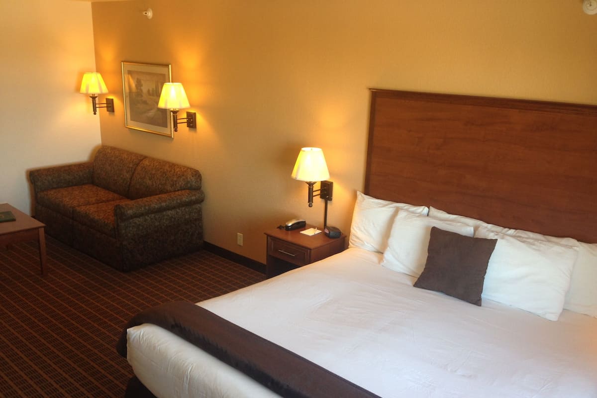 Suite, Non Smoking | Premium bedding, pillowtop beds, in-room safe, desk