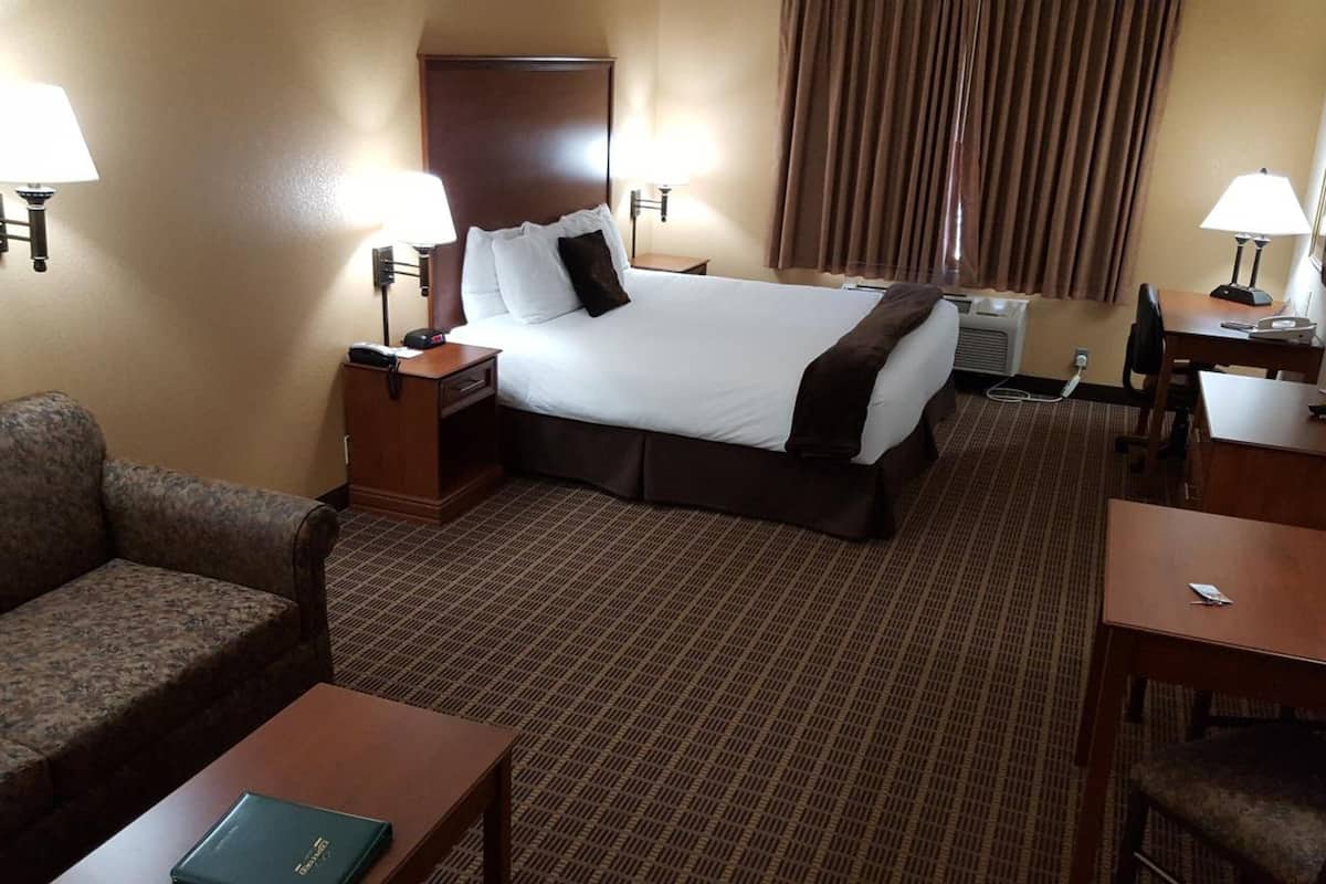 premium bedding, pillow-top beds, in-room safe, desk