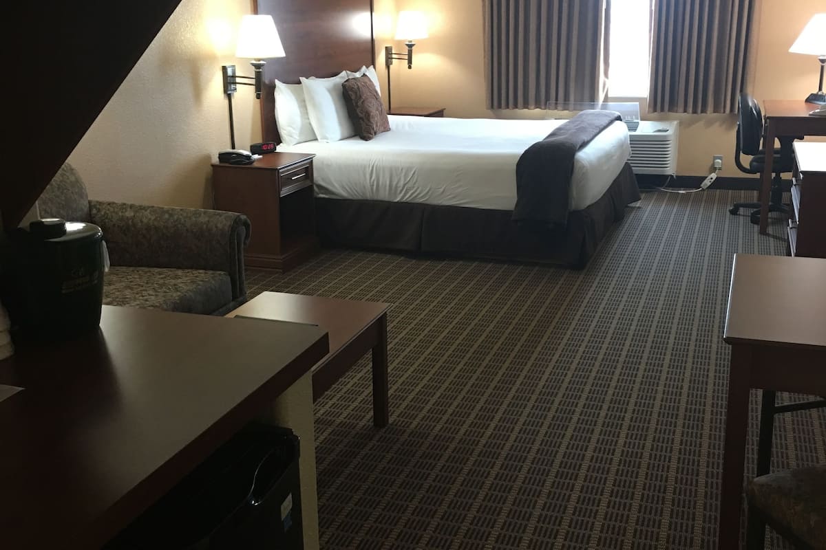 suite, non smoking | living area | flat-screen tv