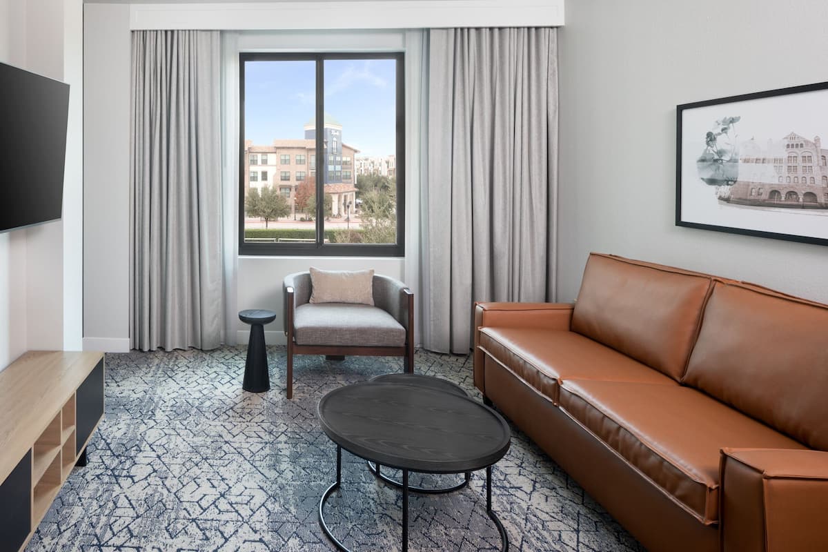 Een 42-inch flatscreentelevisie met premium tv-zenders en televisie