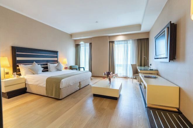 Premium bedding, in-room safe, blackout curtains, soundproofing