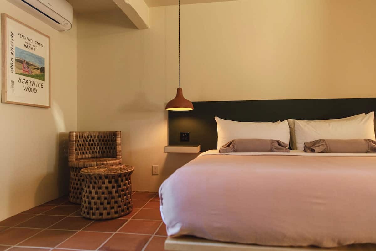 Free WiFi, bed sheets, alarm clocks