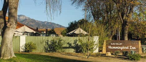 Vista frontal de la propiedad