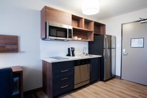 Desk, laptop workspace, iron/ironing board, free WiFi - Candlewood Suites Lake Charles - Sulphur by IHG (Sulphur)